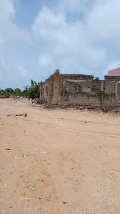 Terrain de 700 mètres carrés à vendre à Saly S