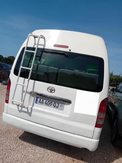 LOCATION DE MINI BUS TOYOTA HIACE  