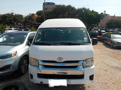 LOCATION DE MINI BUS TOYOTA HIACE  