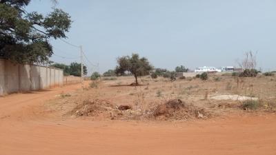 Terrains de300 mètres carrés à vendre à Nguér