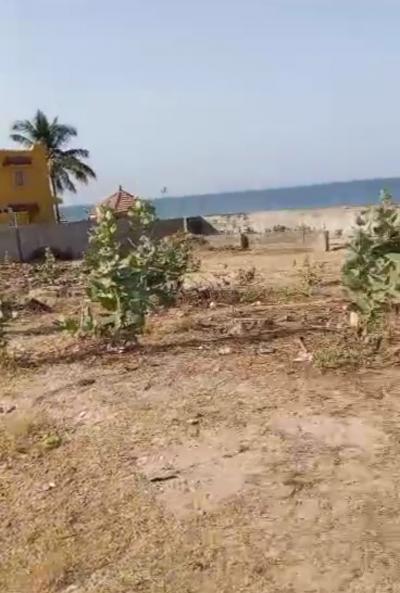 NGAPAROU : TERRAIN PIEDS DANS L'EAU 