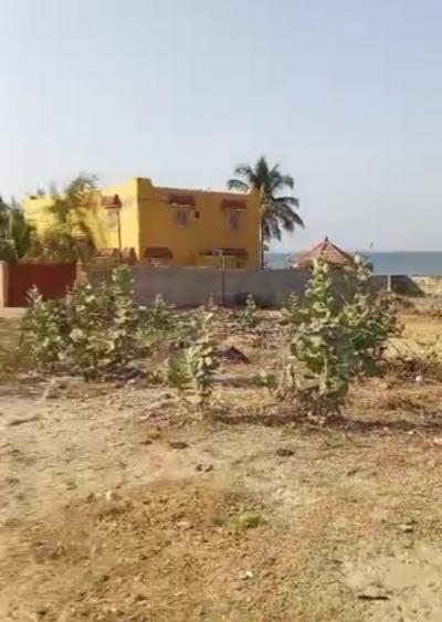 NGAPAROU : TERRAIN PIEDS DANS L'EAU 