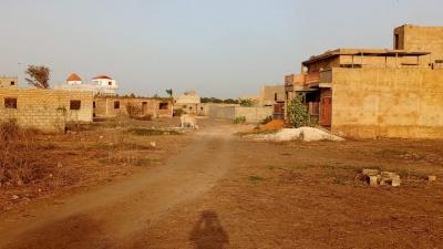 Terrain de 290 mètres carrés à vendre à Gandig