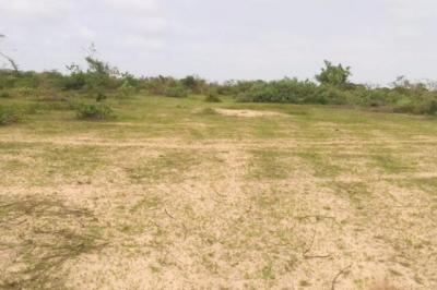 Terrain de 2,4 hectares vers Diender