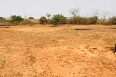 Terrain de 8343 m² vers Keur Moussa