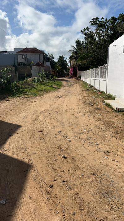 Terrain de 400 mètres carrés à vendre à Mbour 