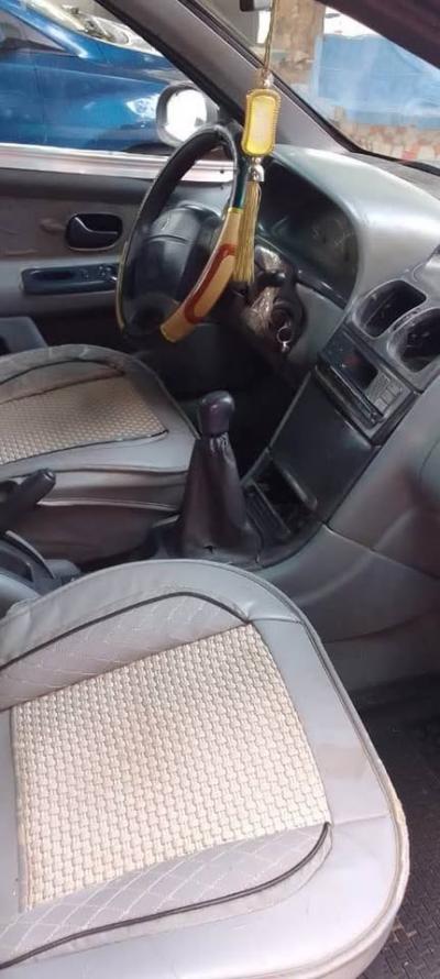 RENAULT LAGUNA1