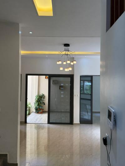 Villa R+2 à louer cité Mbackiyou Faye