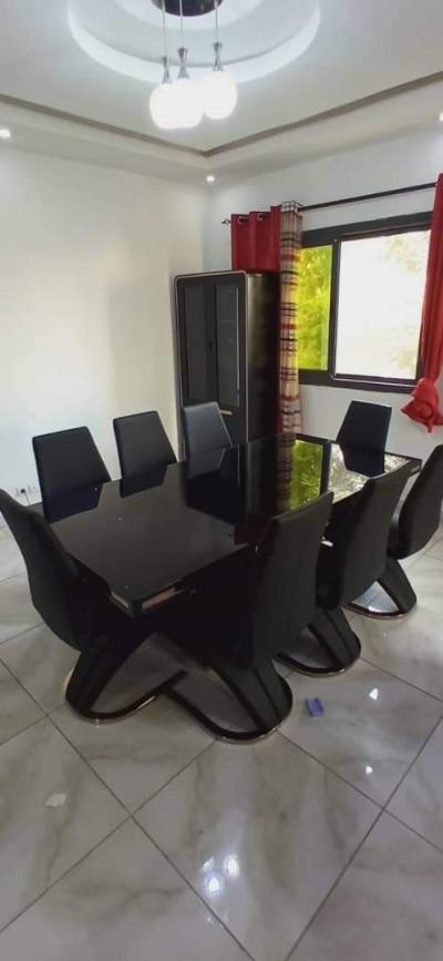 Tables à manger 08 places O28