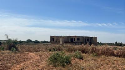 Terrain 700 mètres carrés à vendre à Nguérign