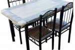 Table A Manger - 4 Places - Chaises en fer forgé Table A Manger - 4 Places - Chaises en fer forgé
