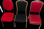 CHAISES VIP BLEUES ET ROUGES A VENDRE